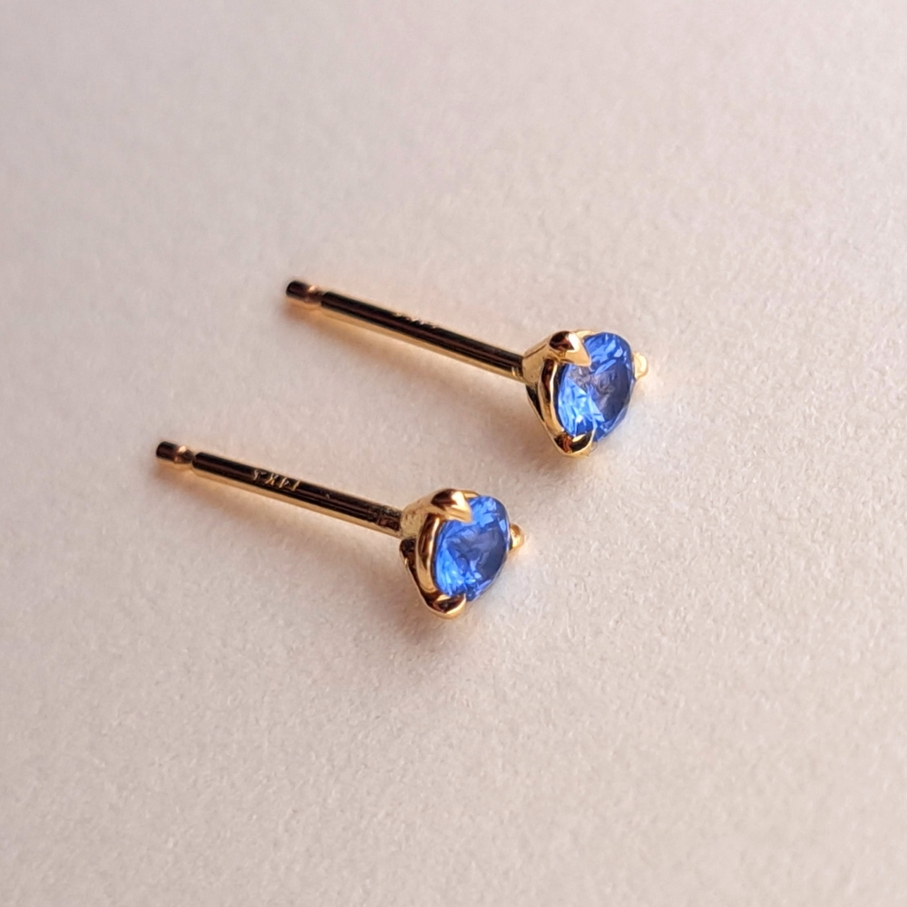 Natural Sapphire Stud Earrings in 14k yellow gold